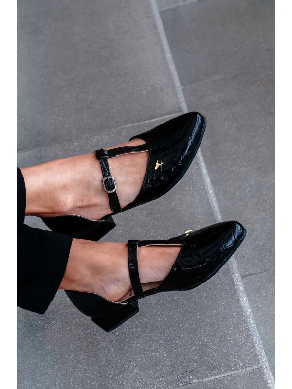 Mocasines para mujer hechos en Costa Rica. Diseño cómodo, elegante y versátil para uso diario con envío nacional e internacional.