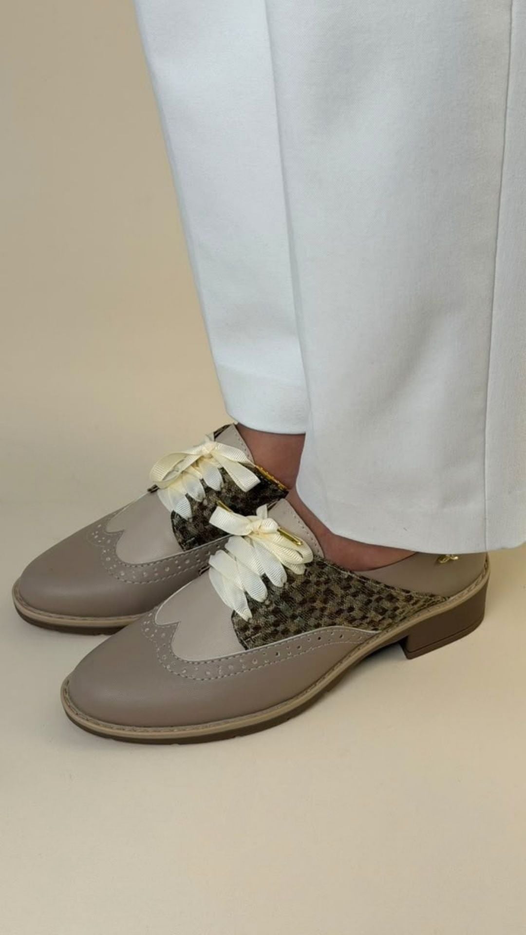 Derby Wingtip Round Toe Camel