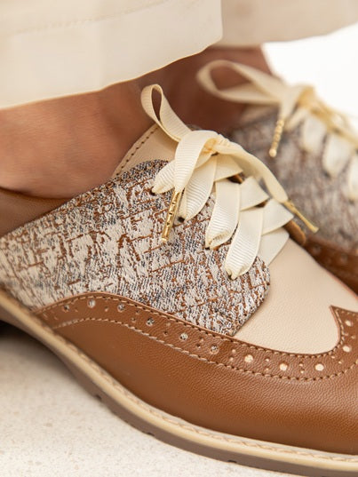 Derby Wingtip Punta Redonda Camel