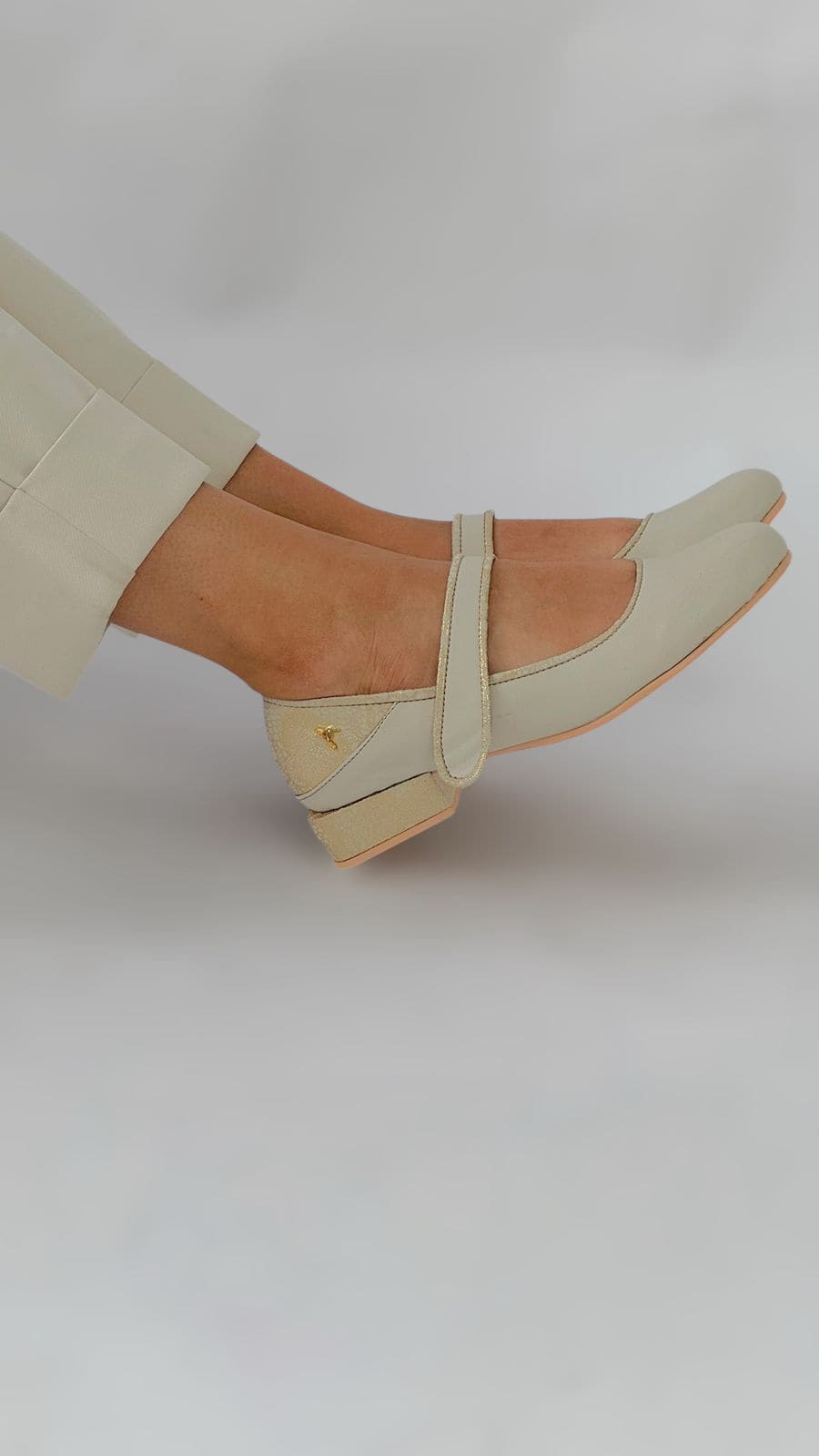 Mocasines para mujer hechos en Costa Rica. Diseño cómodo, elegante y versátil para uso diario con envío nacional e internacional.