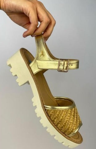 Sandalias para mujer diseñadas en Costa Rica. Estilos cómodos, modernos y versátiles con envío a todo Costa Rica e internacional.