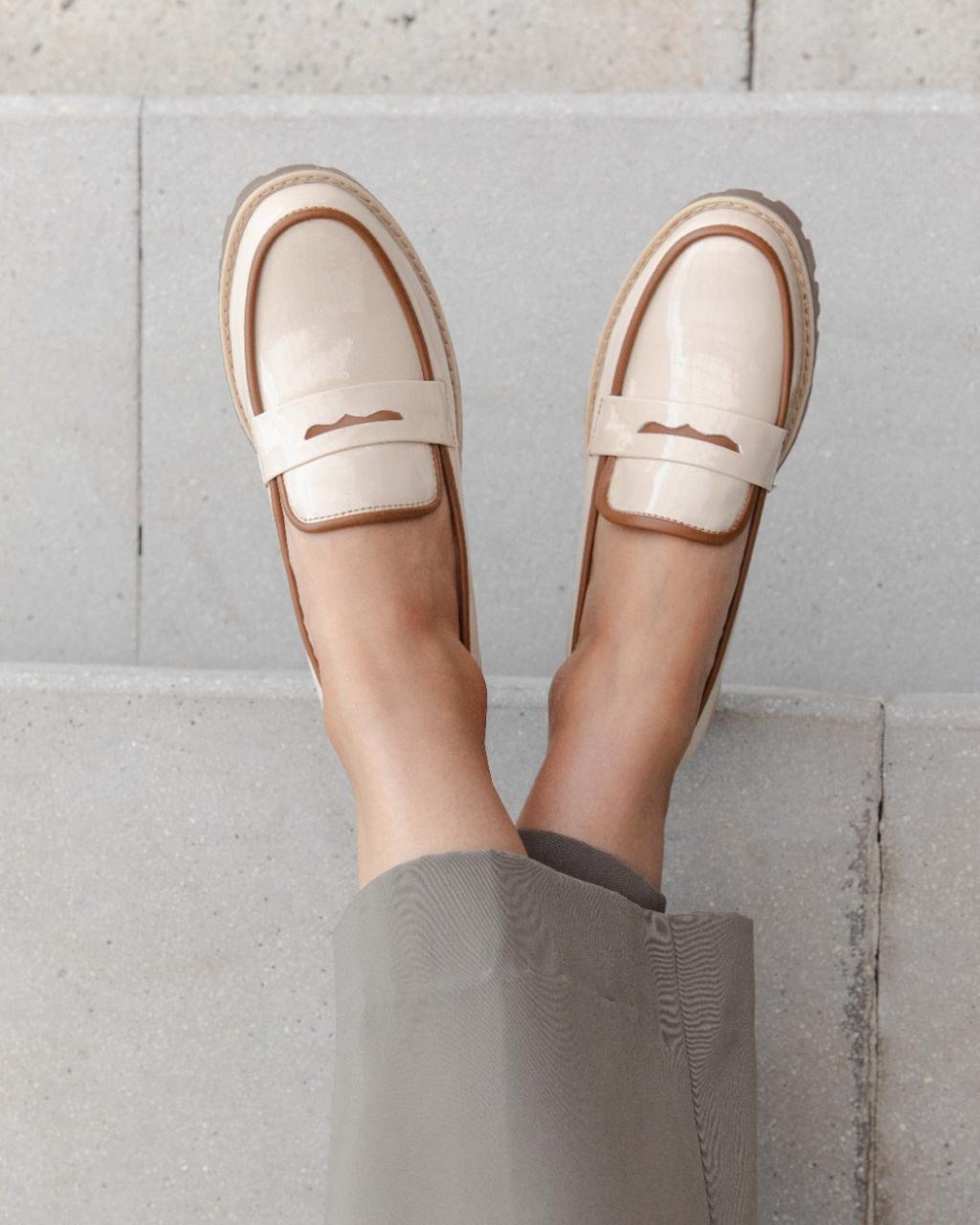 Mocasines para mujer hechos en Costa Rica. Diseño cómodo, elegante y versátil para uso diario con envío nacional e internacional.
