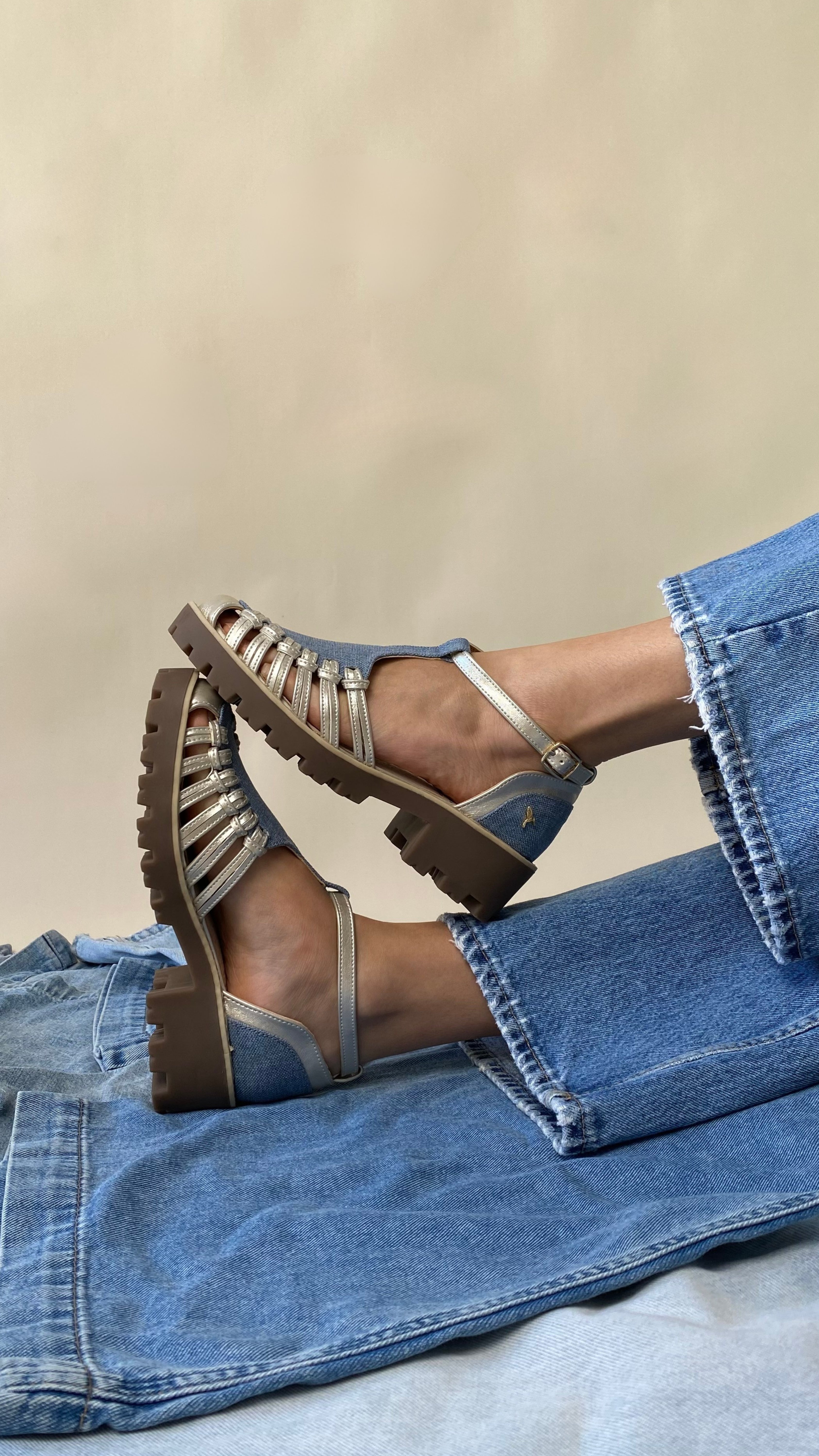 Sandalia Estilo Fisherman Denim