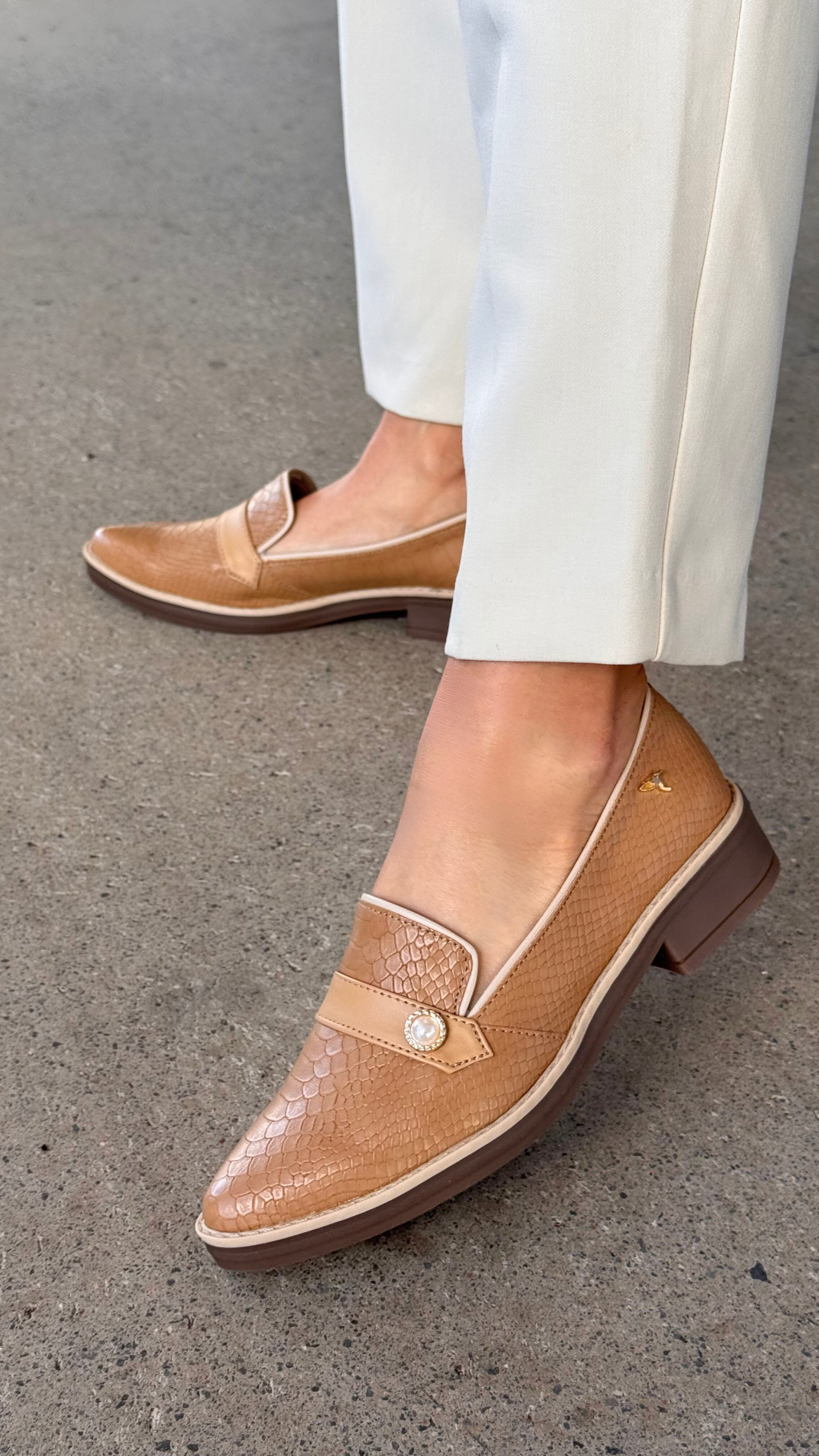 Mocasines para mujer hechos en Costa Rica. Diseño cómodo, elegante y versátil para uso diario con envío nacional e internacional.