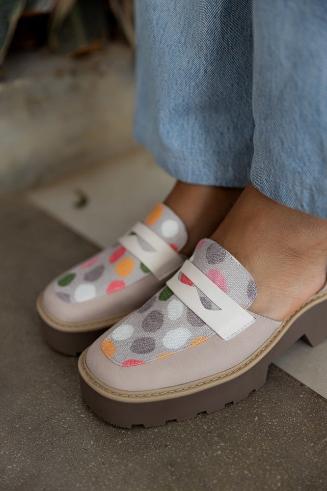 Mocasines para mujer hechos en Costa Rica. Diseño cómodo, elegante y versátil para uso diario con envío nacional e internacional.