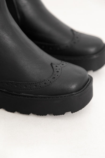 Chelsea Wingtip Square Toe Boot Black-Plain