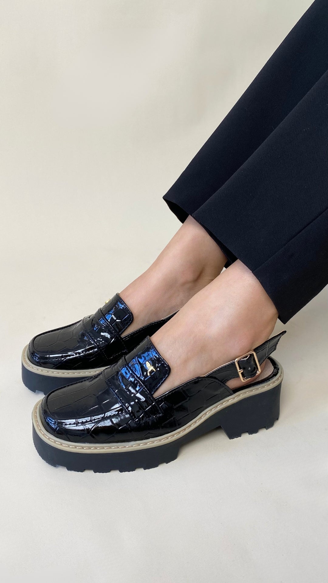 Slingback Punta Cuadrada Lagarto Negro