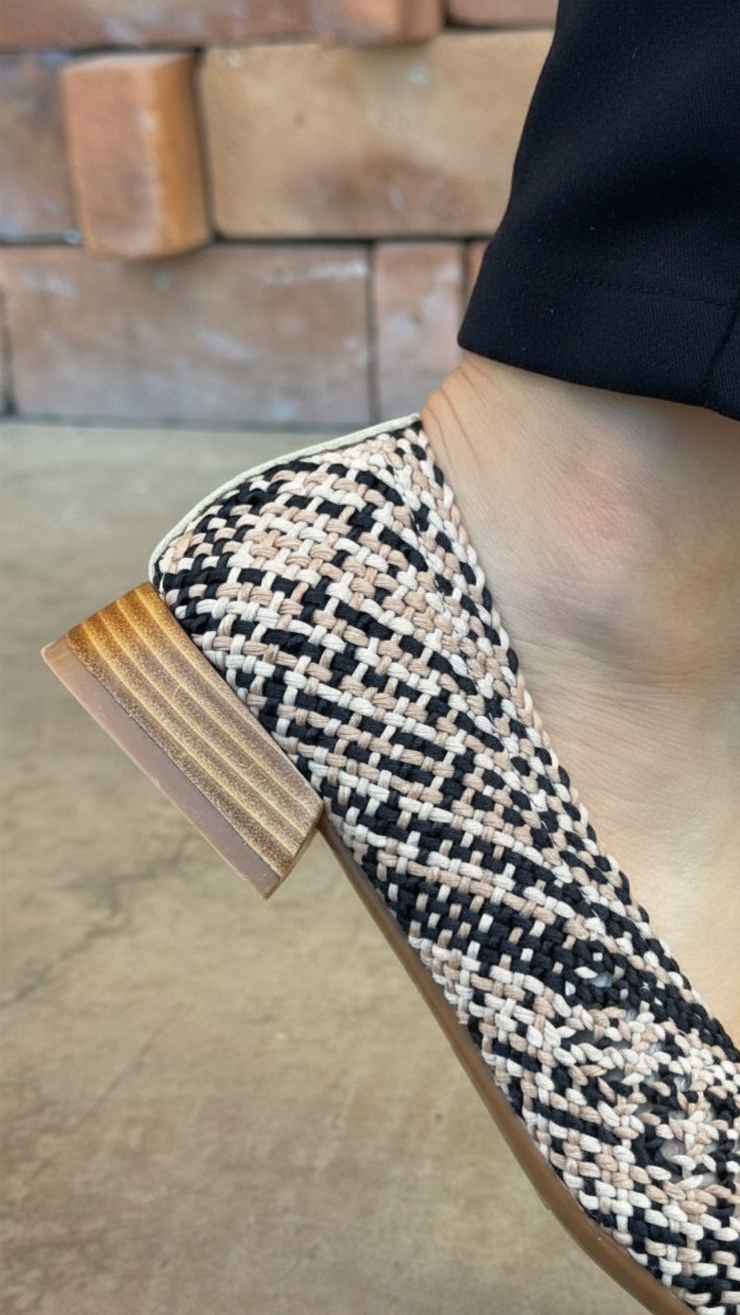 Timeless Black and Beige Flat