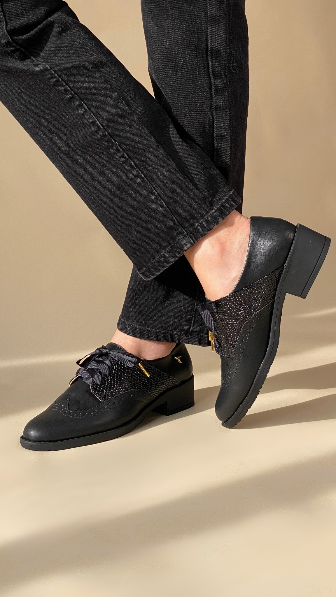 Derby Wingtip Punta Redonda Negro