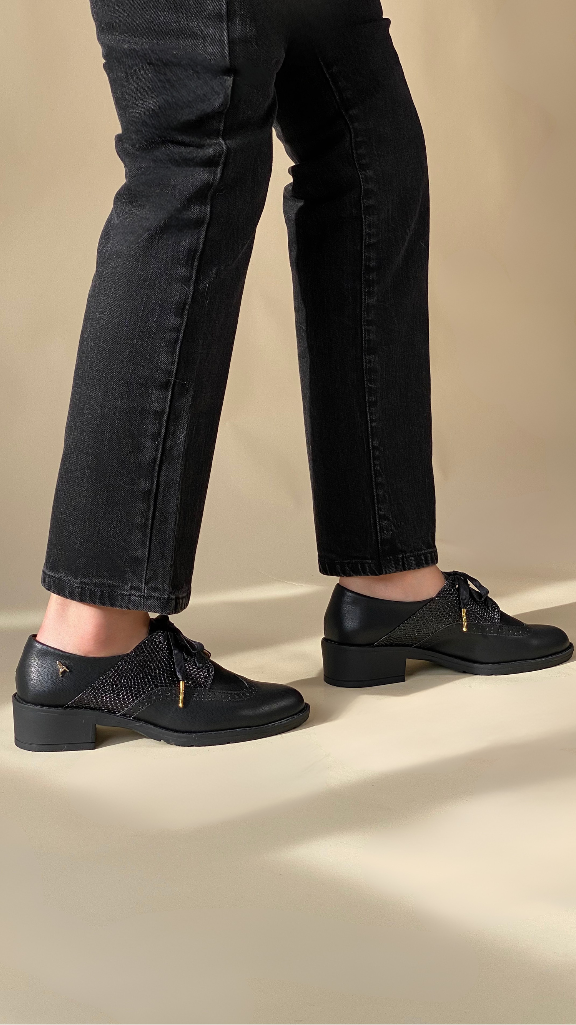 Derby Wingtip Punta Redonda Negro