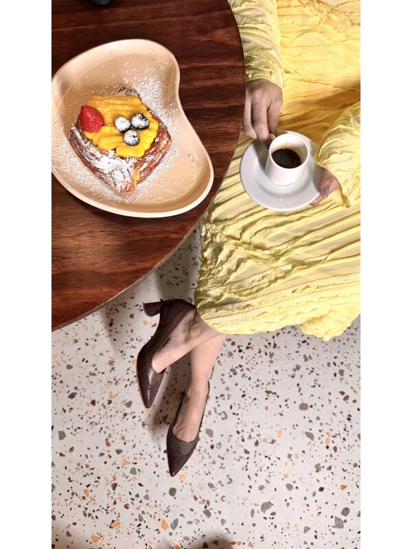 Pump con Punta Wingtip Cafe