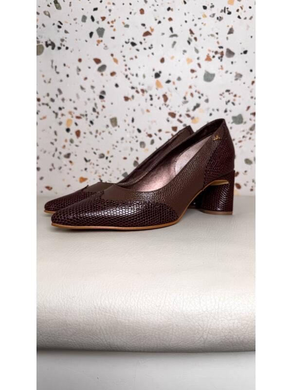 Pump con Punta Wingtip Cafe