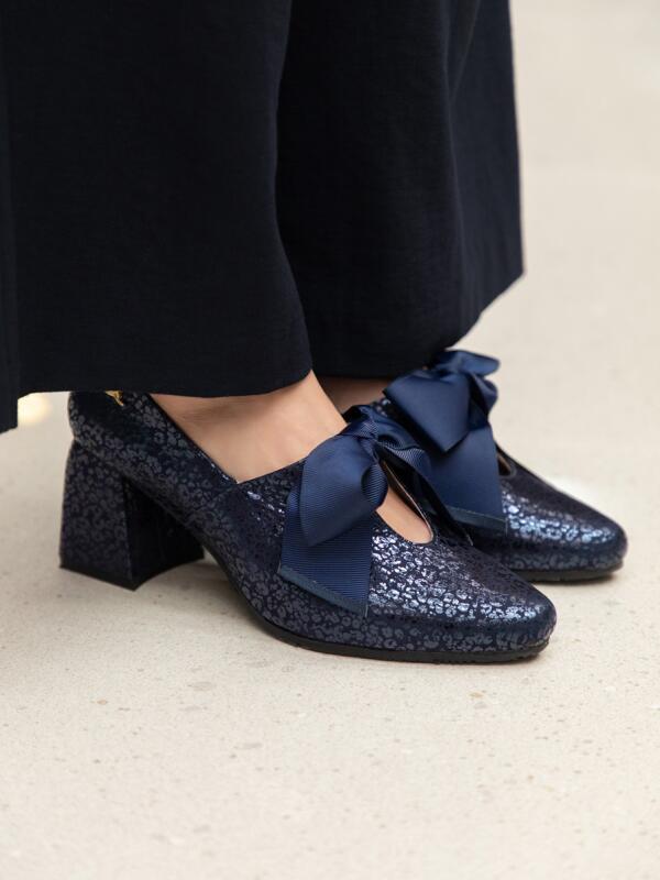 Tacon con Lazo de Cinta Azul