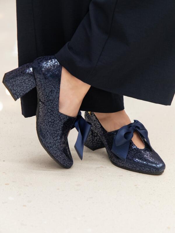 Tacon con Lazo de Cinta Azul