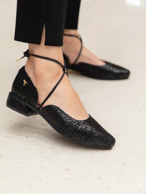 Flat Lace-Up Negro