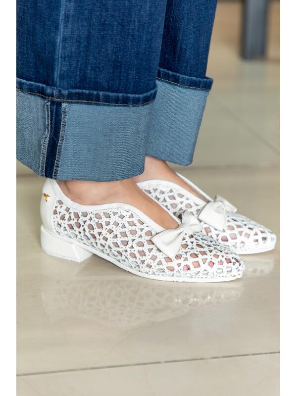 Mocasín Tipo Slip-On con Lazo Blanco Ostra