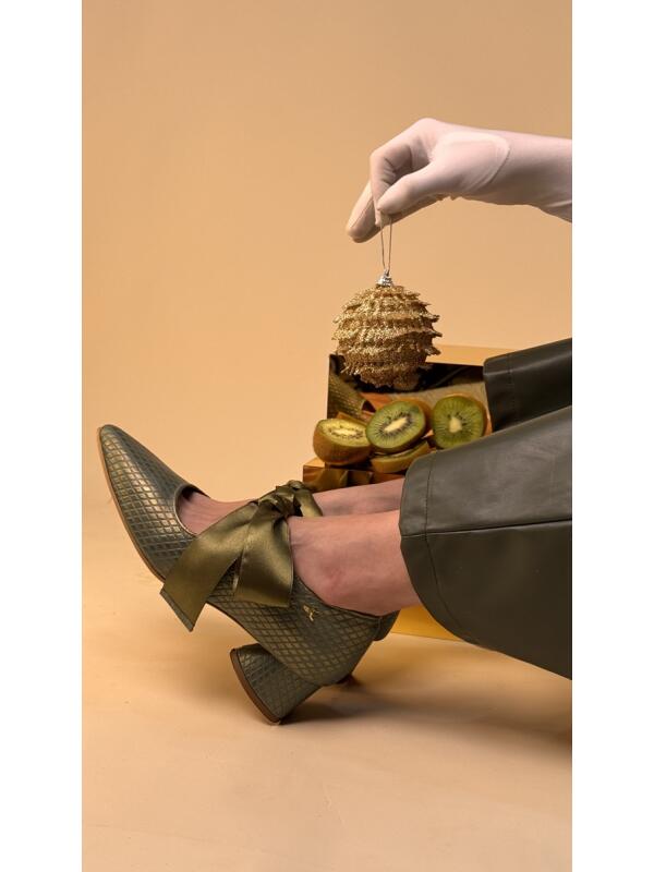 Tacon con Lazo Statement Charol Olivo