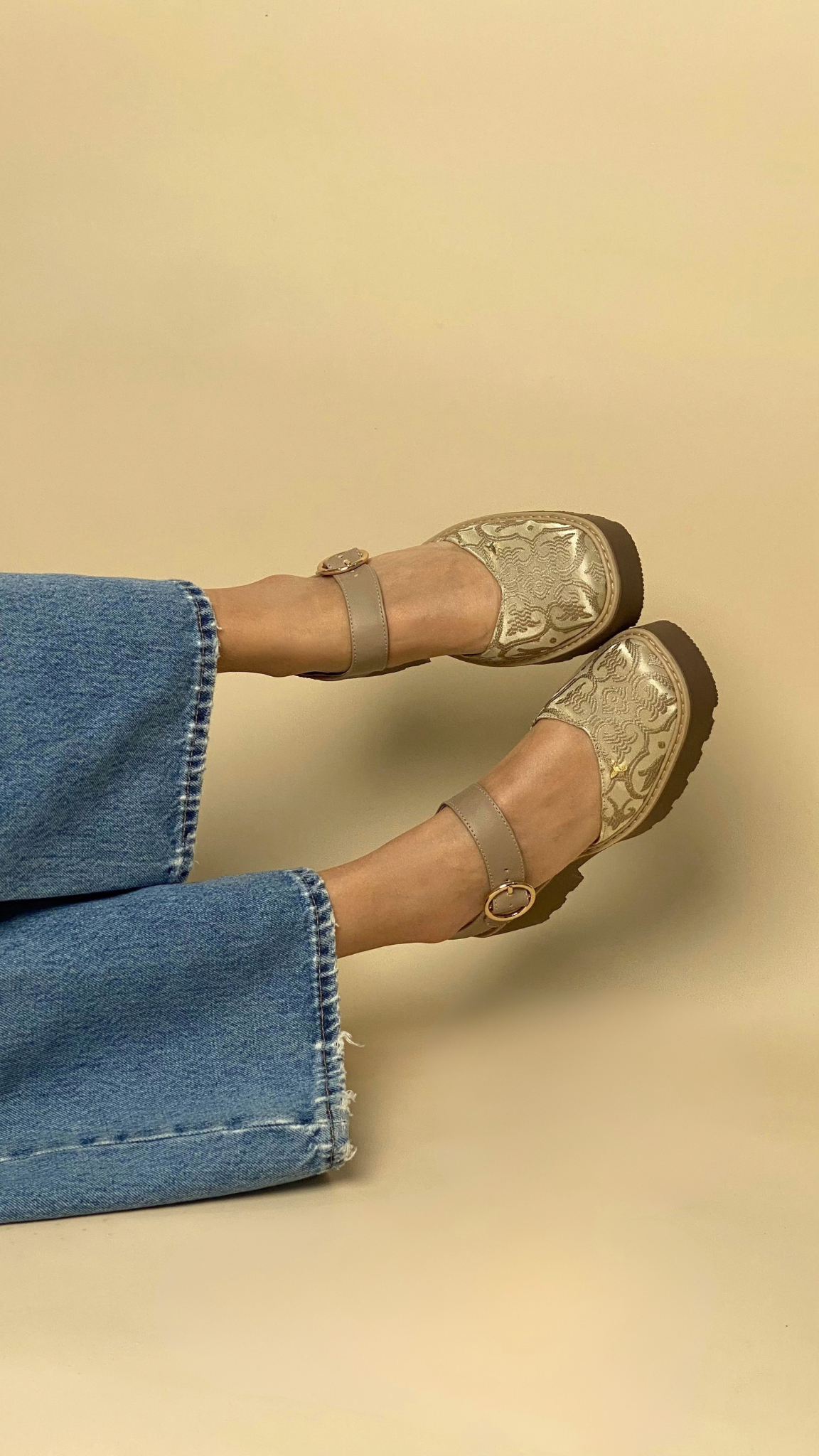 Sandalia Punta Cuadrada Beige