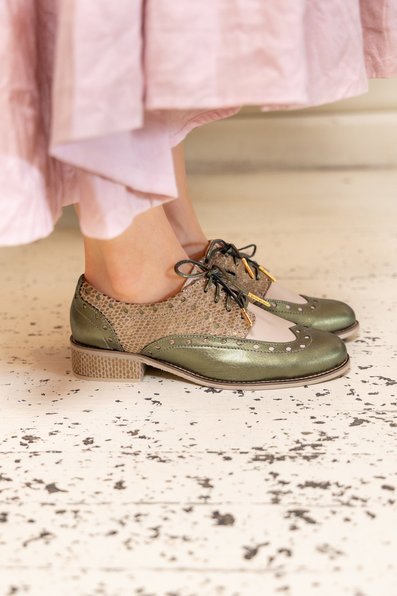 Derby Wingtip Round Toe Camel