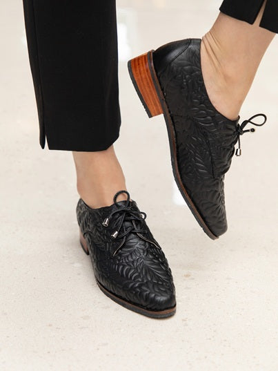 Derby Clásico Punta Alargada Negro