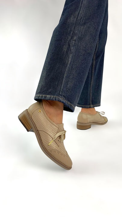 Derby Wingtip Beige
