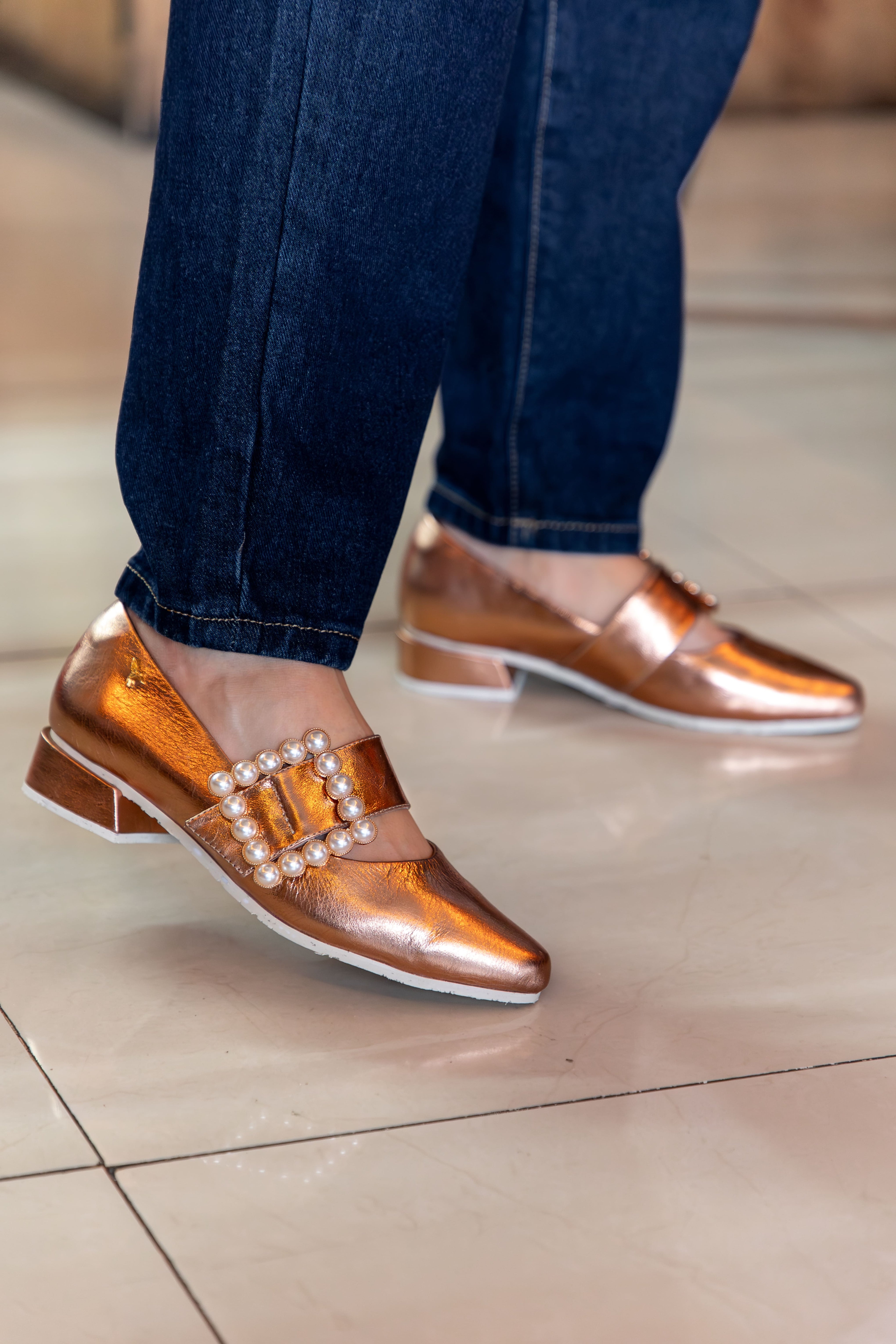 Mary jane y flats de cuero para mujer diseñados y hechos en Costa Rica. Calzado cómodo, femenino y versátil con envío a todo Costa Rica e internacional.