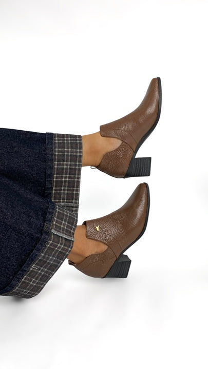 Botin Cut Out Mustang