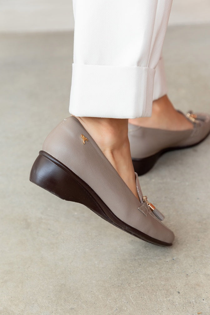 Mocasín Formal Borlas Castor