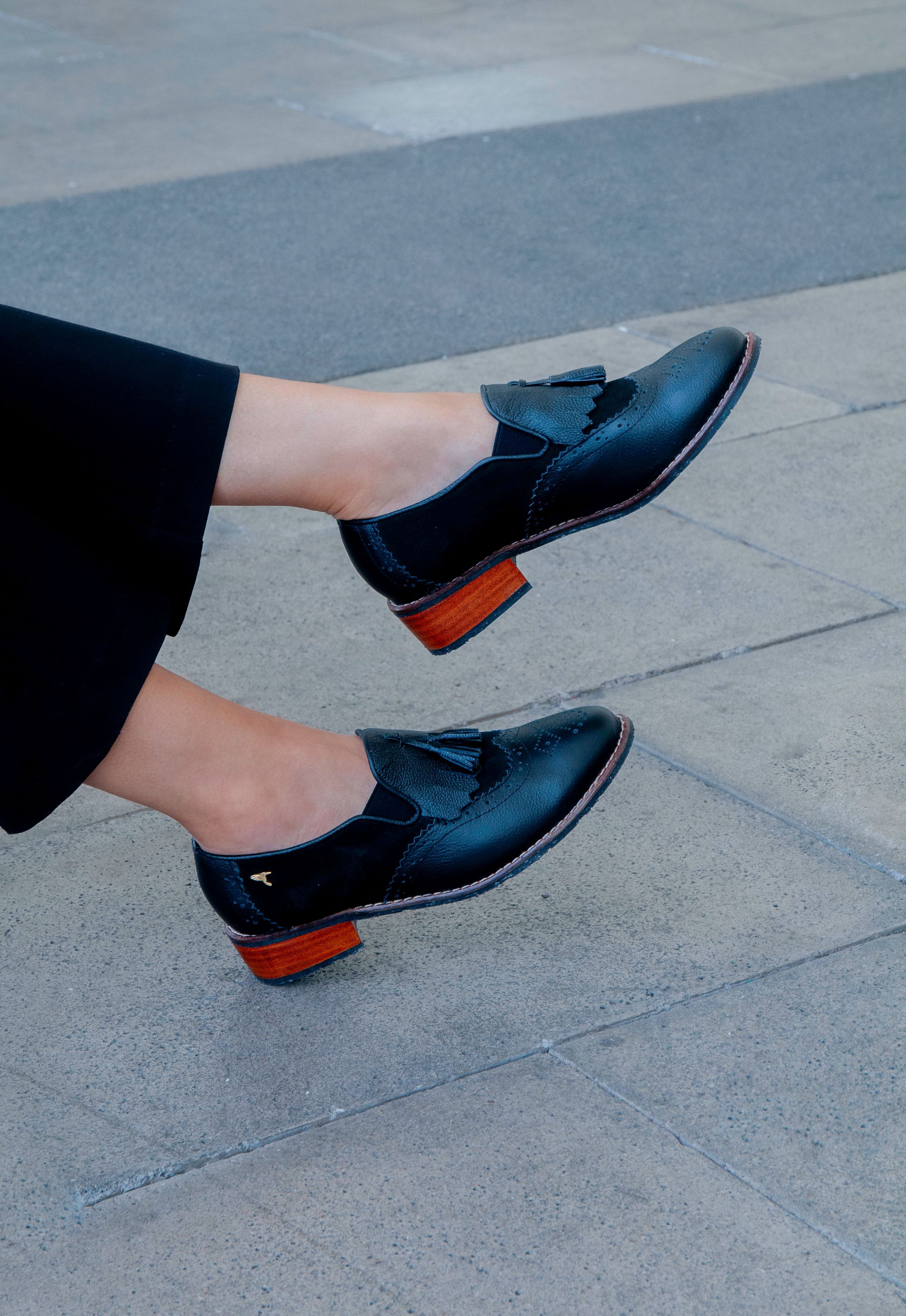 Mocasín Wingtip con Pompones Negro-Liso