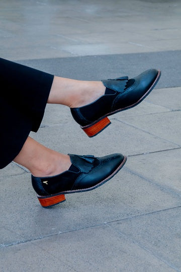 Mocasín Wingtip con Pompones Negro-Liso
