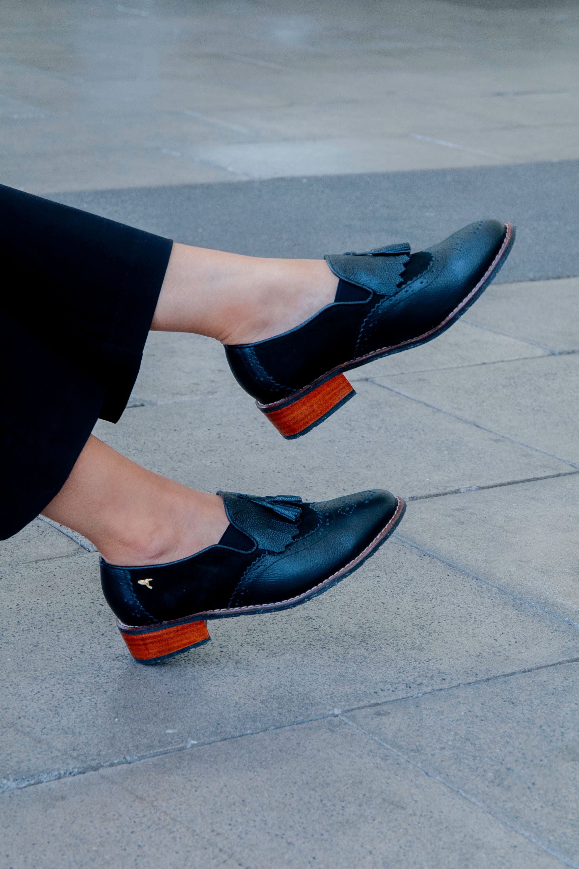 Mocasín Wingtip con Pompones Negro-Liso