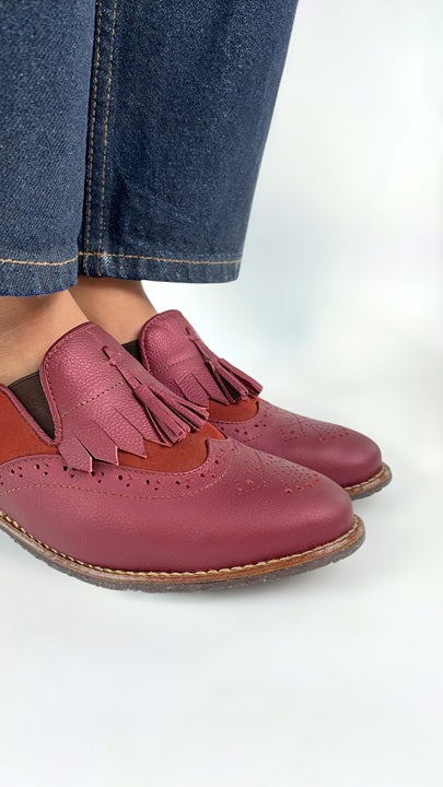 Mocasín Wingtip con Pompones Vino