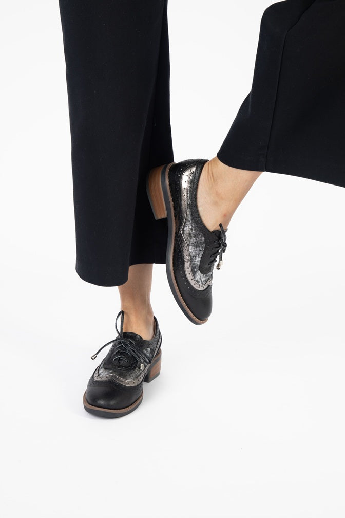 Oxford Black Smooth Black And White