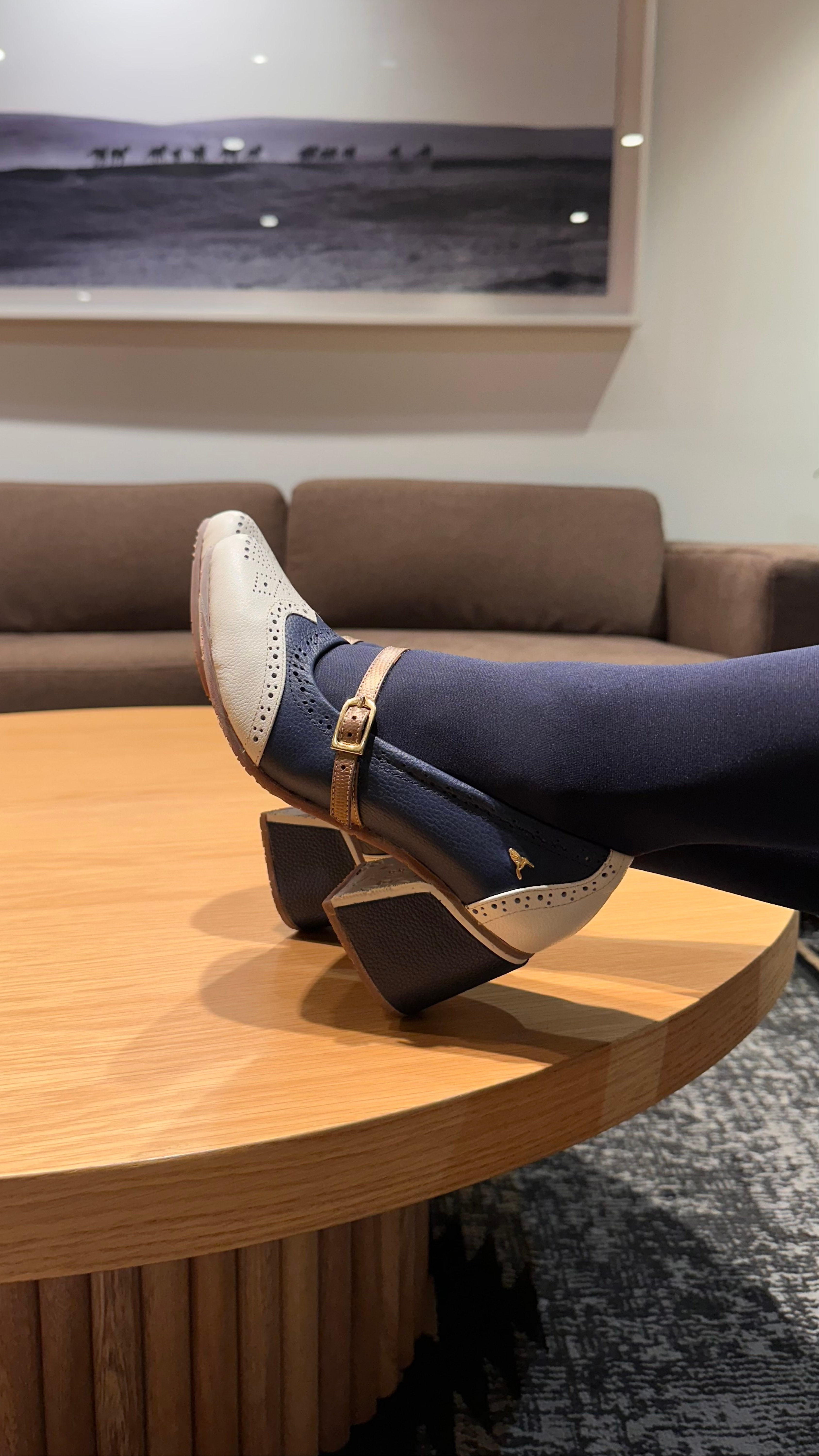 Tacones de cuero para mujer diseñados en Costa Rica por Yahonis Chaves. Elegancia, comodidad y diseño exclusivo con envío nacional e internacional.