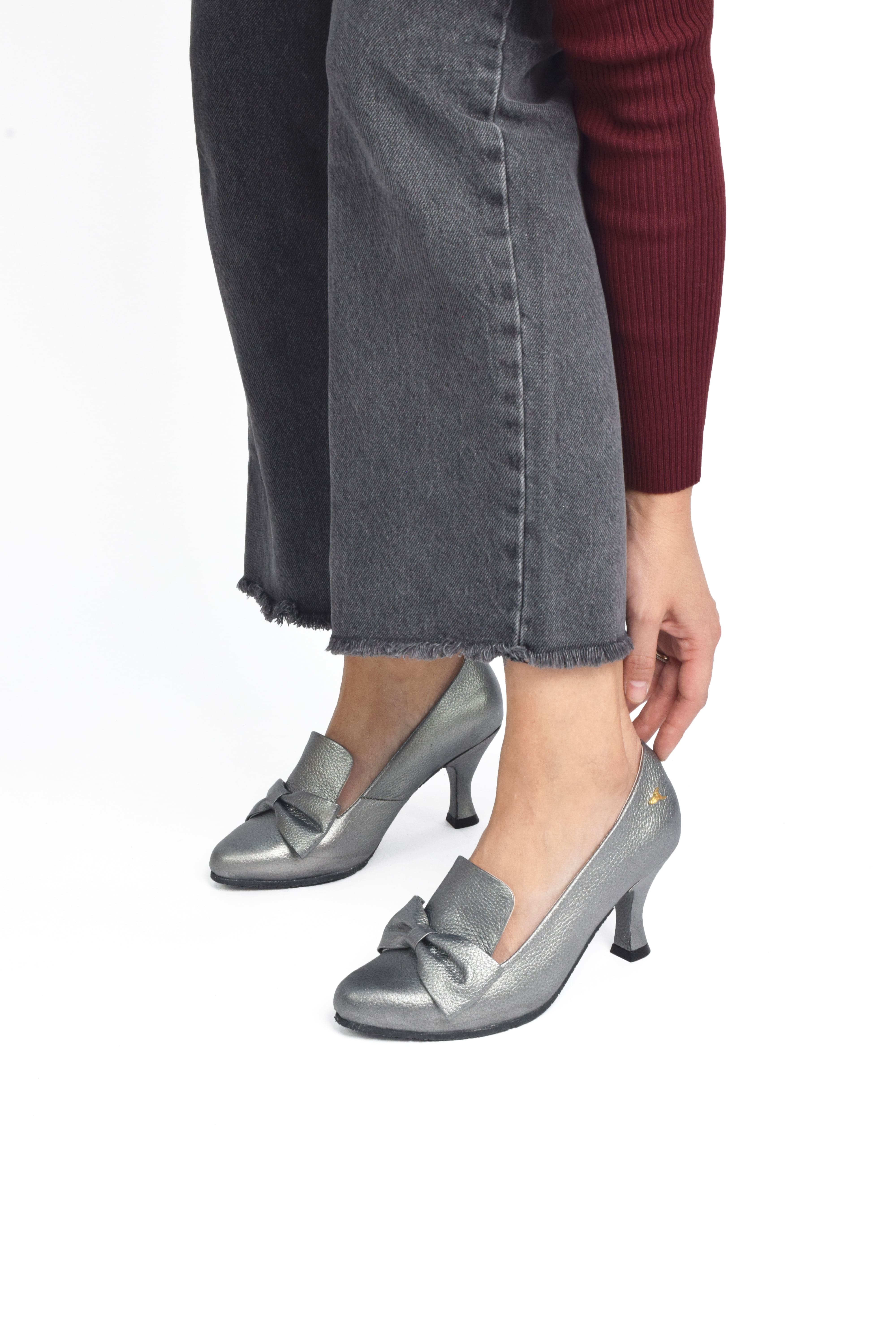 Tacones de cuero para mujer diseñados en Costa Rica por Yahonis Chaves. Elegancia, comodidad y diseño exclusivo con envío nacional e internacional.