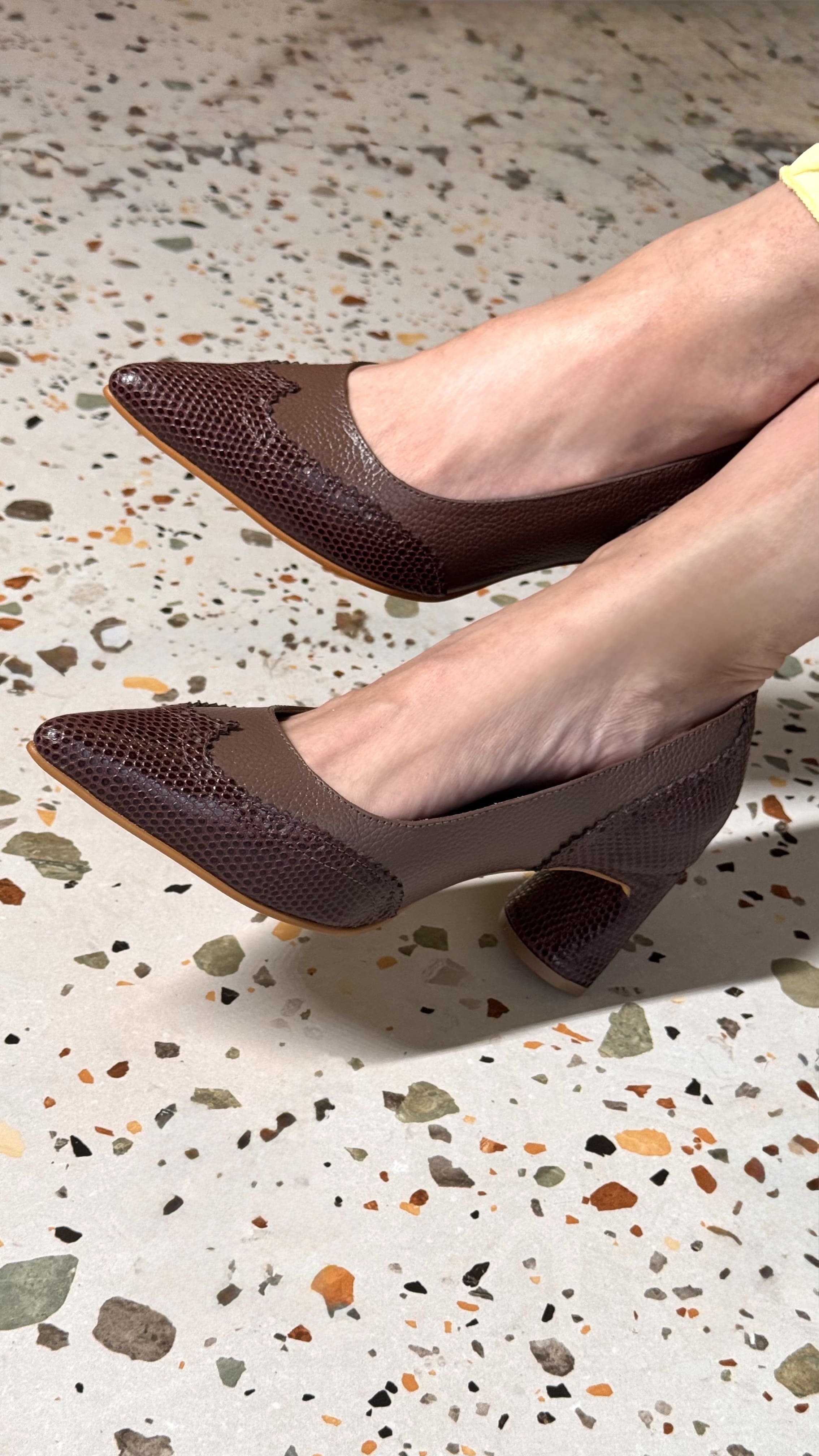 Tacones de cuero para mujer diseñados en Costa Rica por Yahonis Chaves. Elegancia, comodidad y diseño exclusivo con envío nacional e internacional.