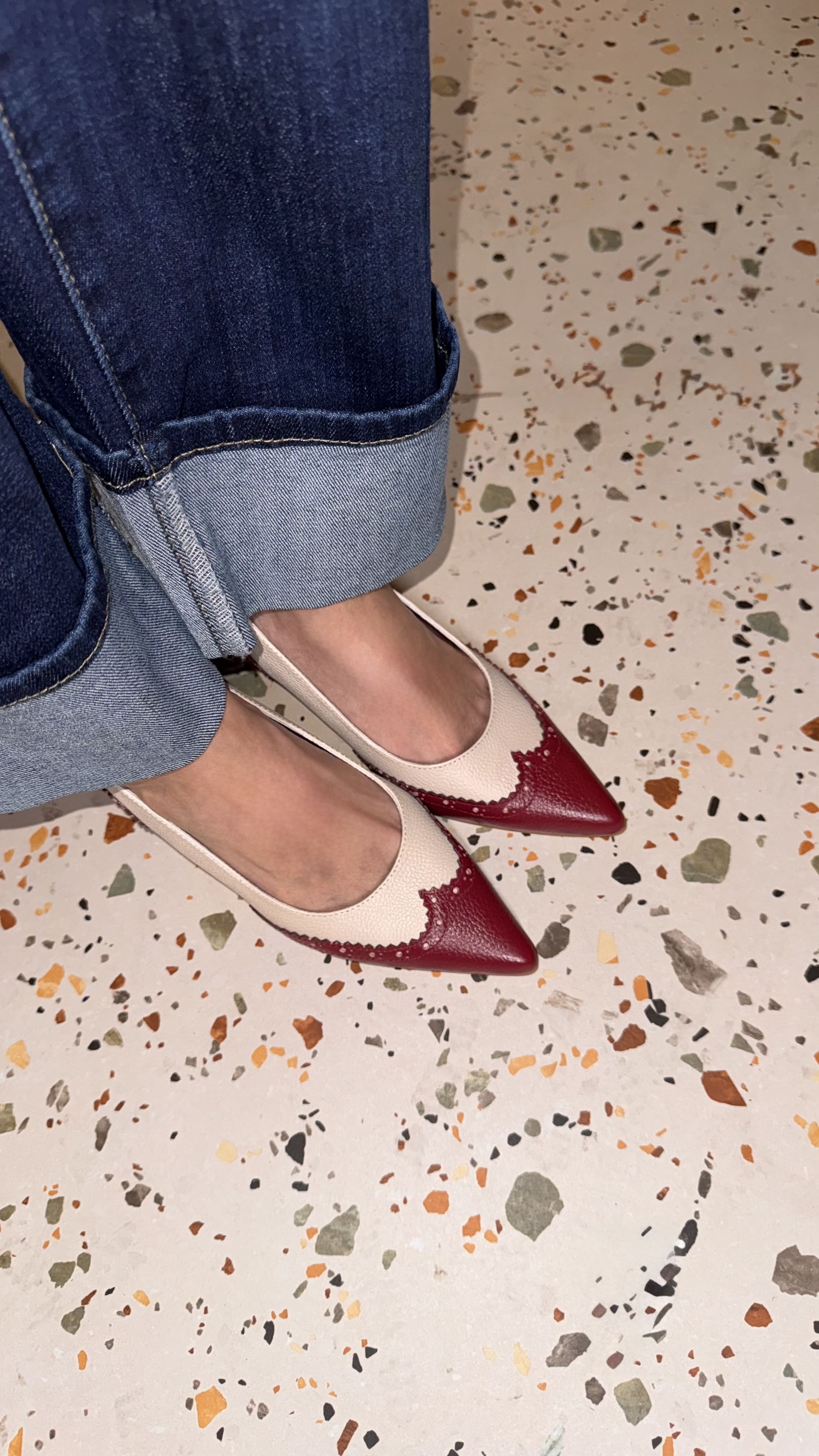 Pump con Punta Wingtip Vino