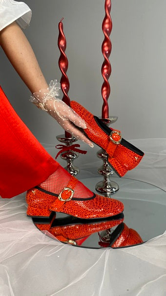 Mary jane y flats para mujer diseñados y hechos en Costa Rica. Calzado cómodo, femenino y versátil con envío a todo Costa Rica e internacional.