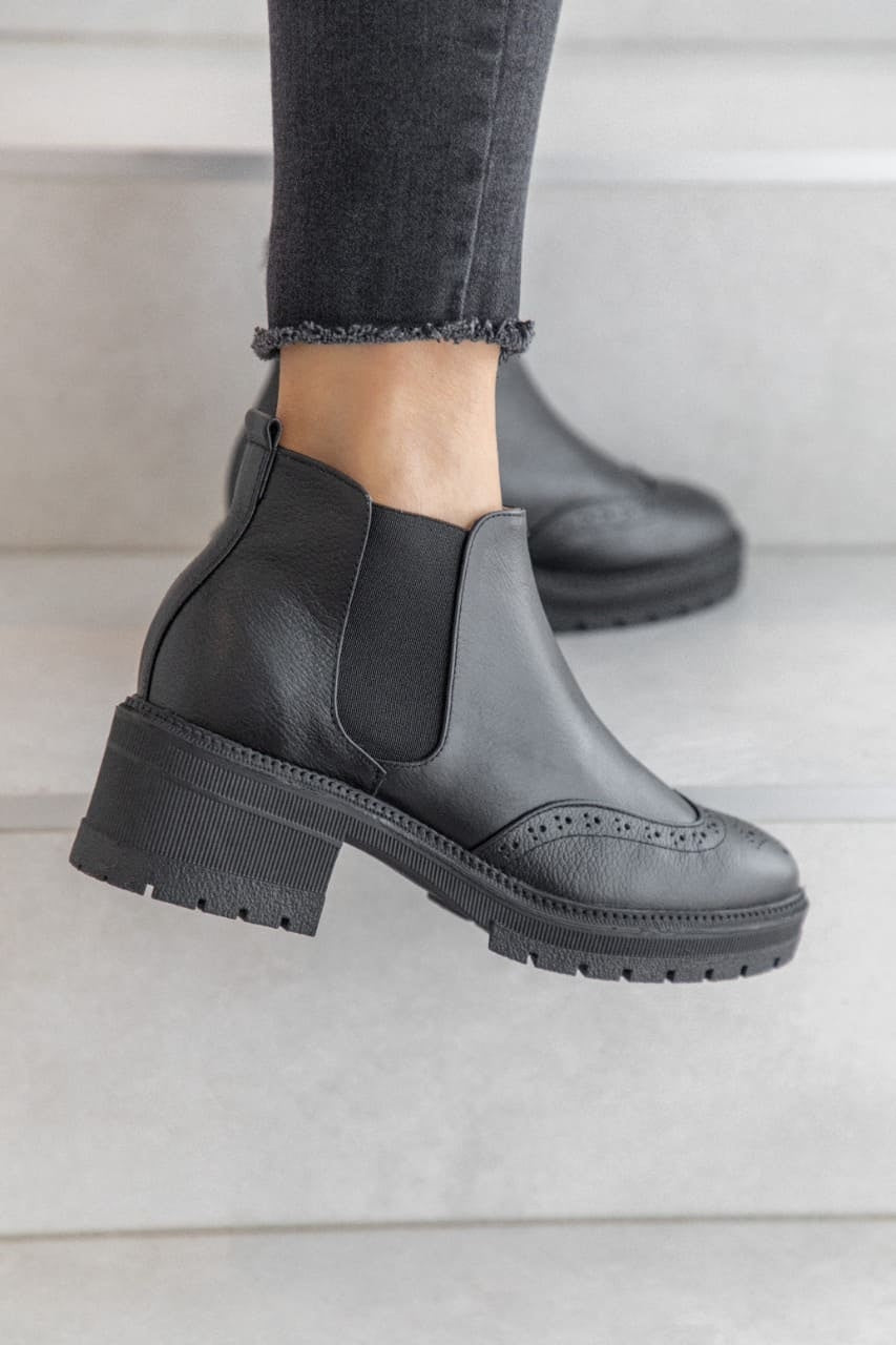 Botin Chelsea Wingtip Punta Redonda Negro-Liso