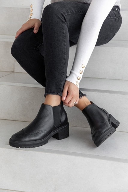 Botin Chelsea Wingtip Punta Redonda Negro-Liso